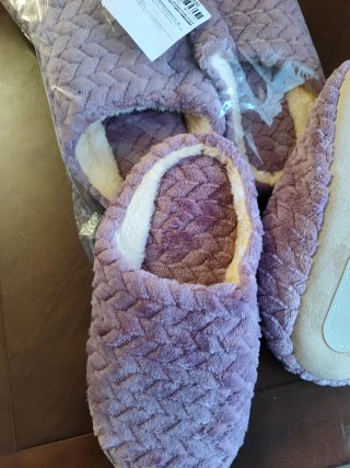 Zapatillas moradas suaves nuevas a estrenar