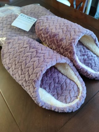 Zapatillas moradas suaves nuevas a estrenar