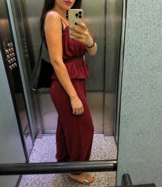 Conjunto granate fluido con cinturón