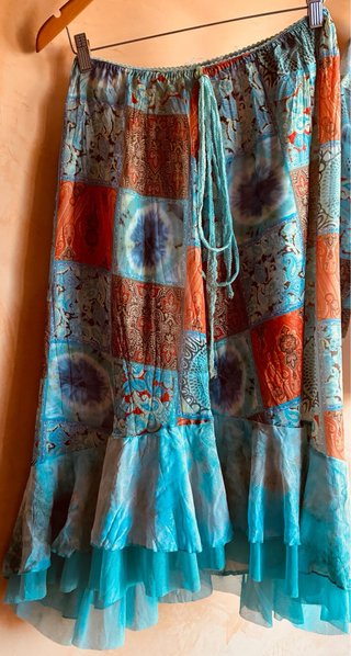 Conjunto blusa y falda estampado patchwork