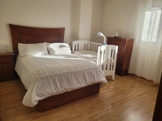 Cómoda de madera maciza