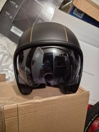 Casco Jet HJC Negro/Dorado