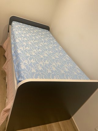 Cama nido doble con dos colchones y cajoneras