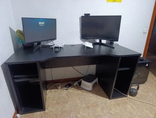 Escritorio y silla gaming