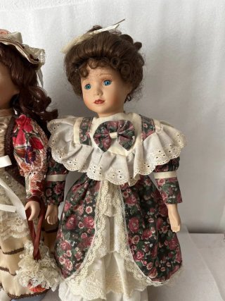 Confezione di 2 Bambole Antiche in Porcellana