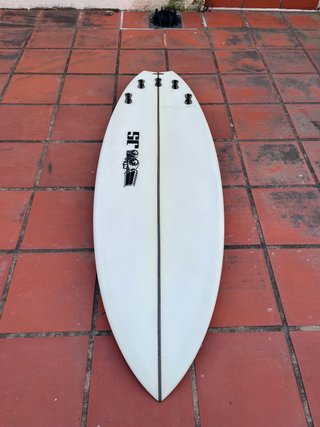 Tabla de surf 5'8 x 20 x 2 1/4 - 33L