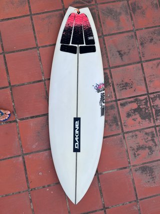 Tabla de surf 5'8 x 20 x 2 1/4 - 33L