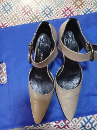Zapatos de tacón color nude