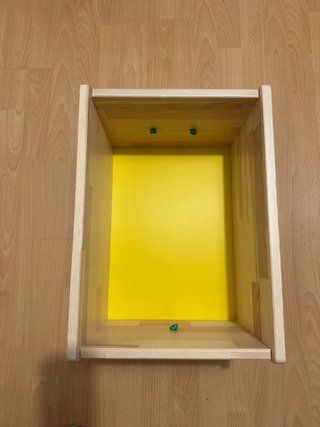 Caja de almacenaje con ruedas de madera