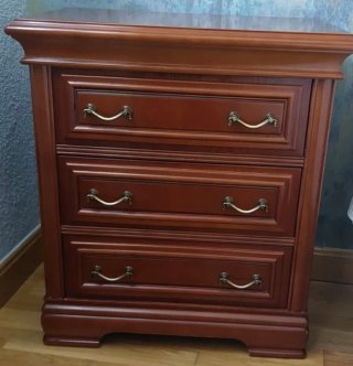 Cómoda clásica madera y 2 mesitas de noche a juego