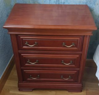 Cómoda clásica madera y 2 mesitas de noche a juego