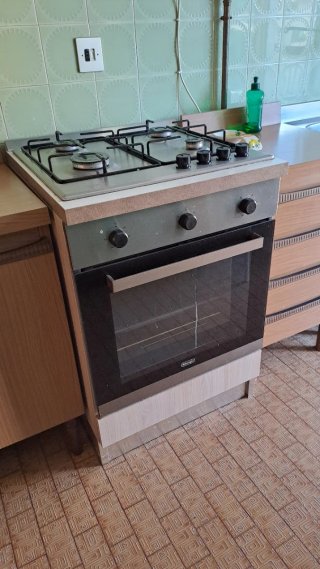 Cucina 4 fuochi a gas e forno elettrico