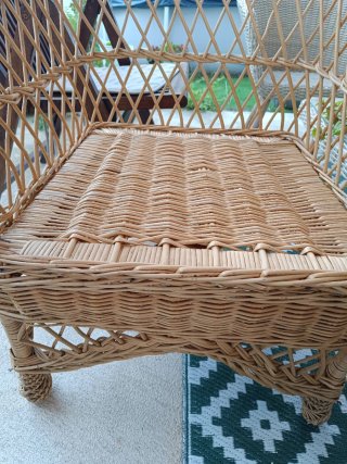 Sillón de mimbre para jardín