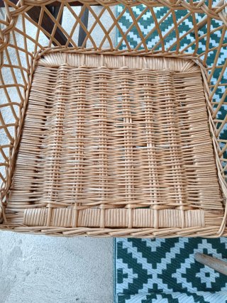 Sillón de mimbre para jardín
