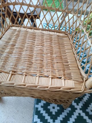 Sillón de mimbre para jardín