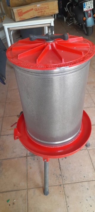 Estrujadora Despalilladora y prensa vino