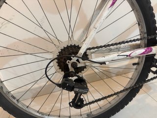 2 Bicicletas: 1 de niño 24 y 1 mujer