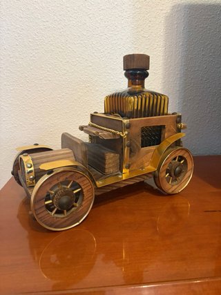 Botellero con estructura de madera
