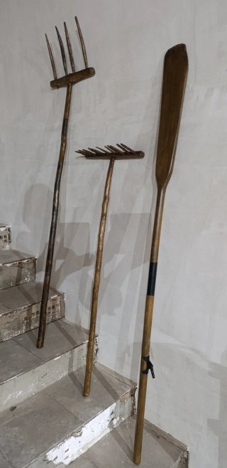 Antigüedades: Rastrillo, Pala y Horca.