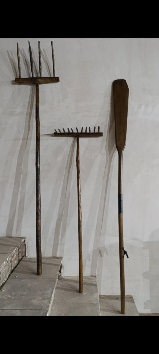 Antigüedades: Rastrillo, Pala y Horca.