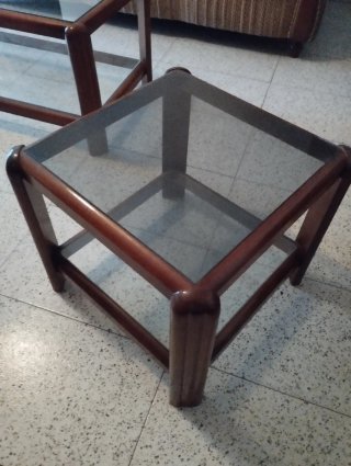 Mesa de salón y auxiliar. Madera y cristal.