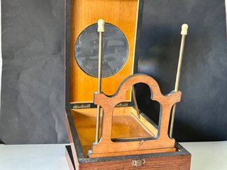 🇫🇷 Visor de fotos antiguo de madera