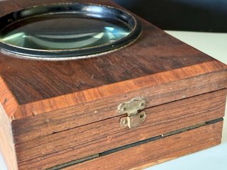 🇫🇷 Visor de fotos antiguo de madera
