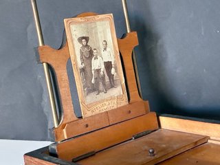 🇫🇷 Visor de fotos antiguo de madera