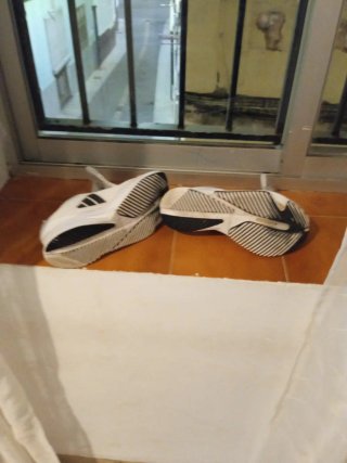 Zapatillas Adidas Blancas y Negras adizero