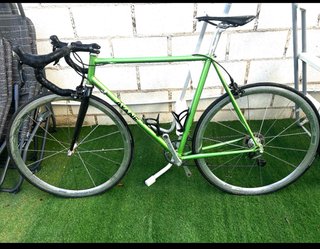 Bicicleta de carretera verde