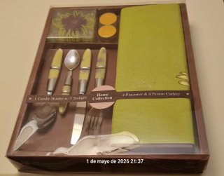 Servicio de mesa con flor