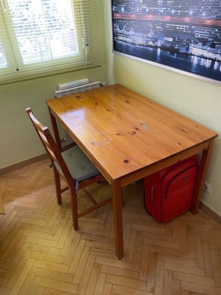 Mesa de comedor y silla IKEA