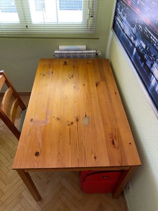 Mesa de comedor y silla IKEA