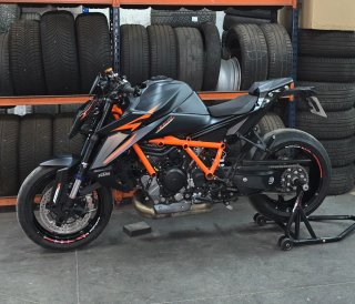 KTM 1390 Super Duke R EVO 2024 Garantía oficial.