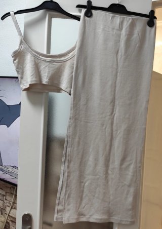 ✨ NO NEGOCIABLE ✨  Conjunto Bershka Top y  falda