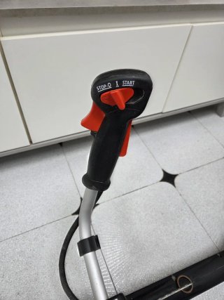 Desbrozadora gasolina con arnés y hilo