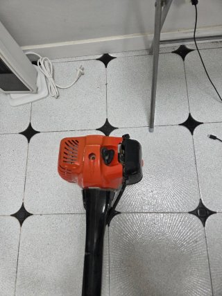 Desbrozadora gasolina con arnés y hilo