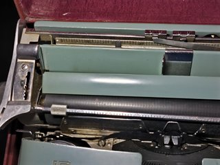 Máquina de escribir Olivetti Studio 44