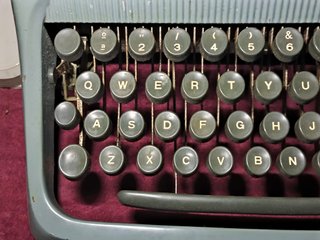 Máquina de escribir Olivetti Studio 44
