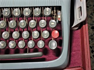 Máquina de escribir Olivetti Studio 44