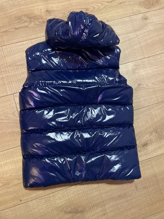 Chaleco Moncler brillante azul marino