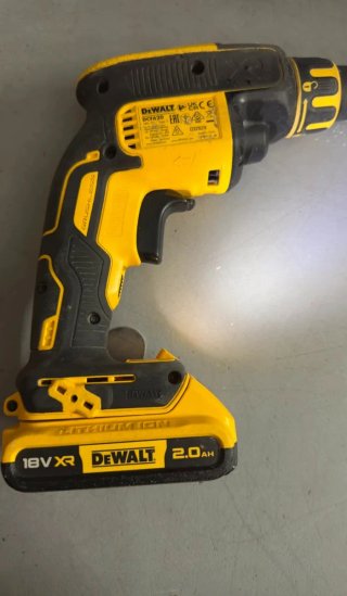 Destornillador DeWALT DCF620 + 2 Baterías