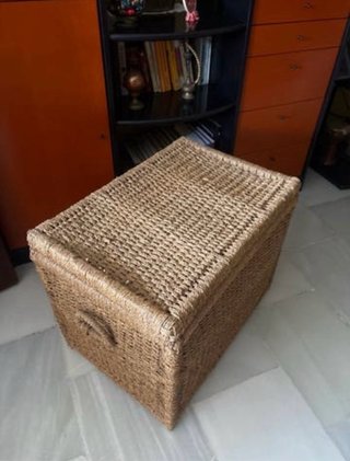 Baul cuadrado rectangular  mimbre.