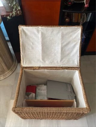 Baul cuadrado rectangular  mimbre.