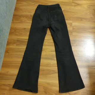 Vaqueros negros campana T 34