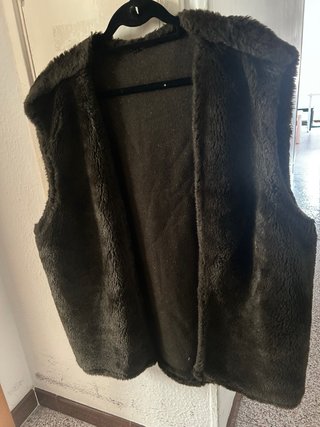 Chaleco marrón de pelo sintético