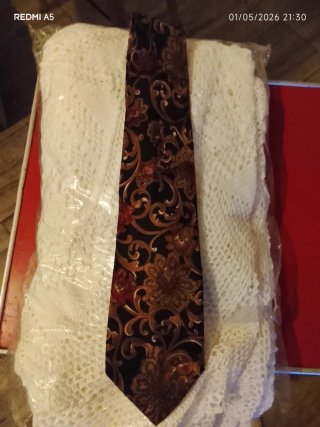 Corbata de seda con estampado floral . Paris