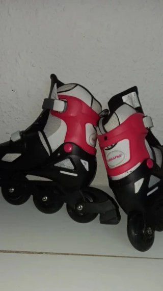 Patines en línea rosas y negros