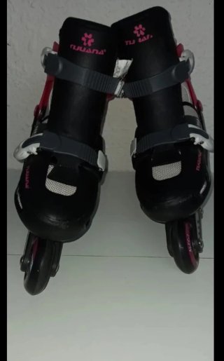 Patines en línea rosas y negros