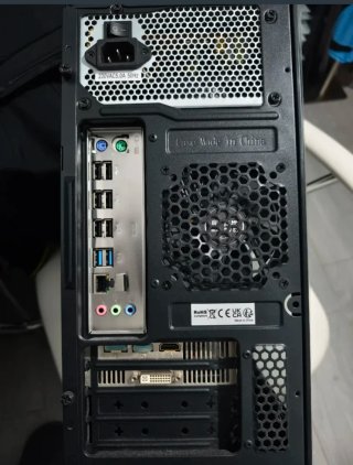 PC Gamer Negro con Luces RGB